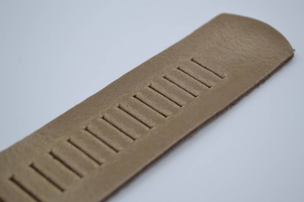 SPLIT LEREN RIEM 40mm TAUPE PERFORATIE RIEM VERKOOPPRIJS: 29,95,-