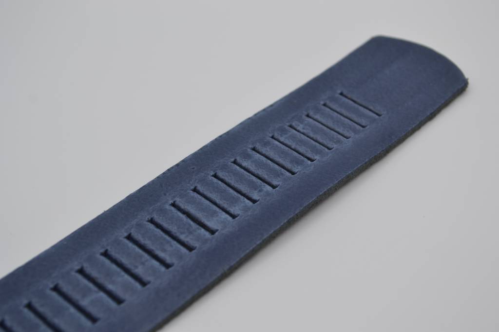 SPLIT LEREN RIEM 40mm BLAUW PERFORATIE RIEM VERKOOPPRIJS: 29,95,-