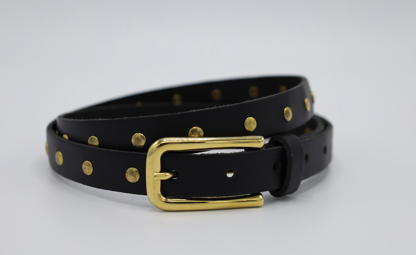 20MM BREDE ZWARTE RIEM MET GOUDEN STUDS EN MOOIE GESP VERKOOPPRIJS: 24,95