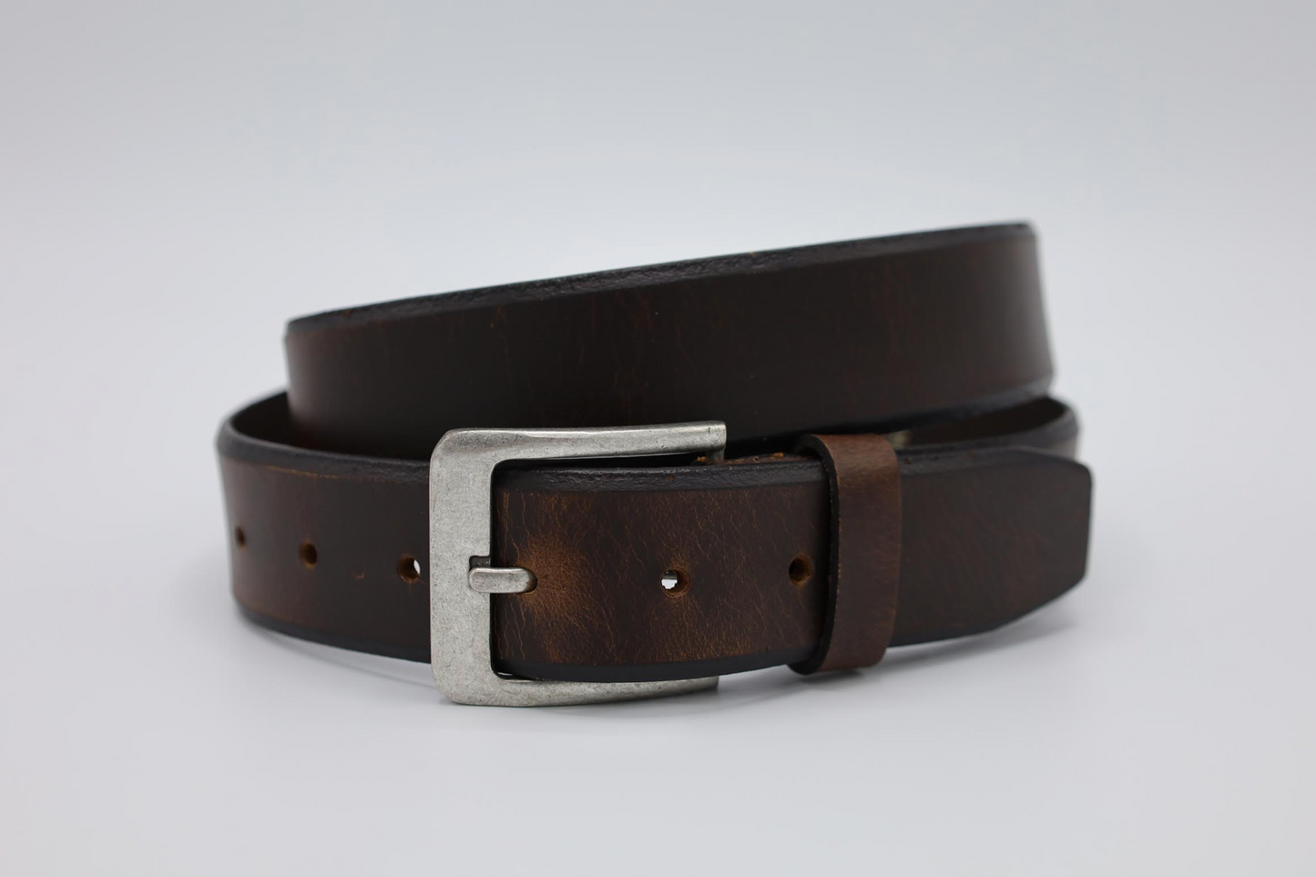 35MM BREDE CASUAL BRUINE RIEM VERKOOPPRIJS: 29,95,-
