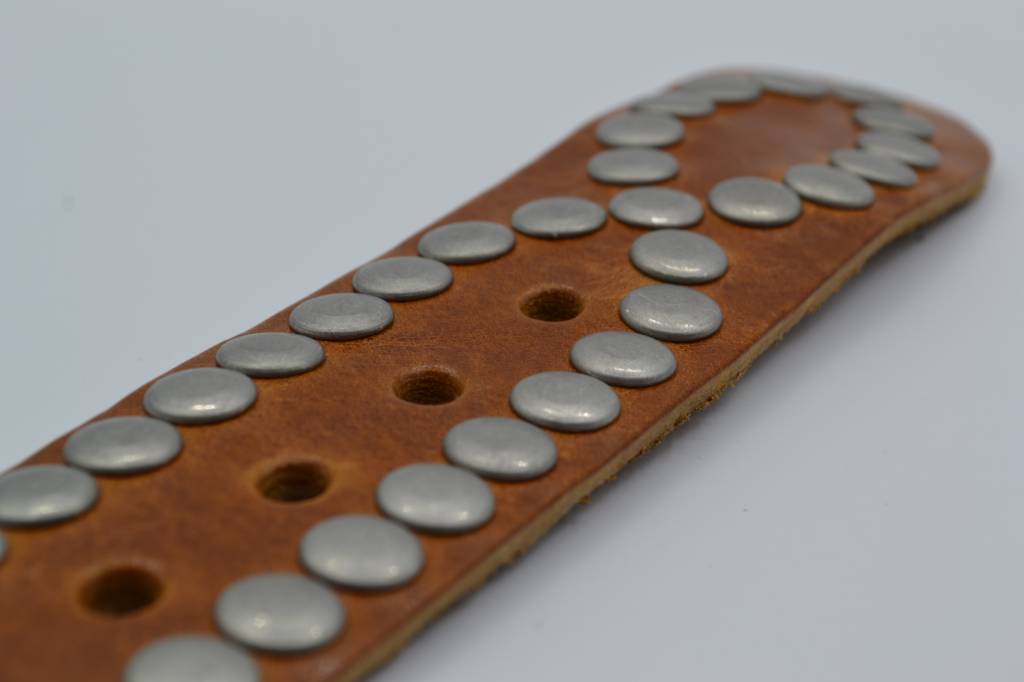 4CM COGNAC VOLLE STUDRIEM VAN ITALIAANS VOLNERF LEER VERKOOPPRIJS: 60,00,-