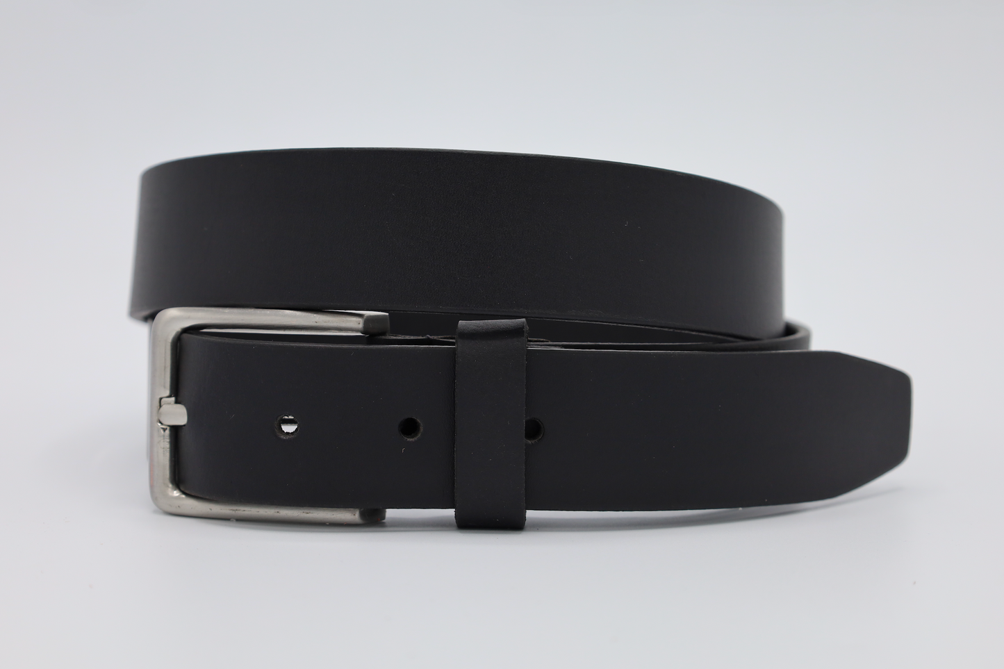 CASUAL ZWARTE RIEM MET EEN ZILVEREN GESP VERKOOPPRIJS: 25,00,-