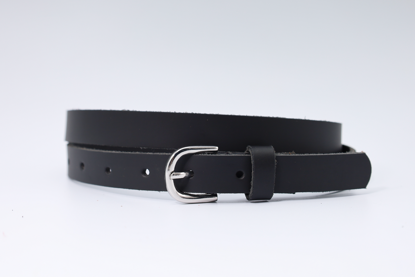 2CM BREDE NETTE ZWARTE RIEM MET EEN MOOI AFGEWERKTE ZILVEREN RIEM VERKOOPPRIJS: 22,50,-