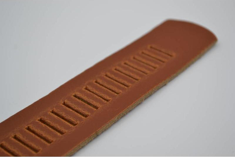 SPLIT LEREN RIEM 40mm COGNAC PERFORATIE RIEM VERKOOPPRIJS: 29,95,-