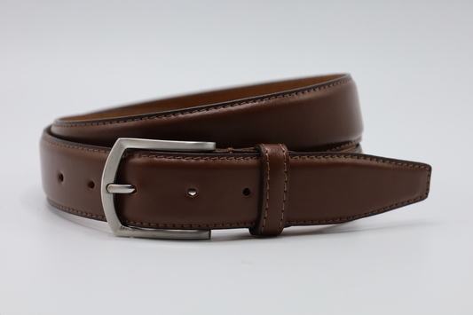 3,5CM DONKERBRUINE RIEM MET GLADDE AFWERKING MET EEN OUD ZILVEREN GESP. VERKOOPPRIJS: 29,95,-