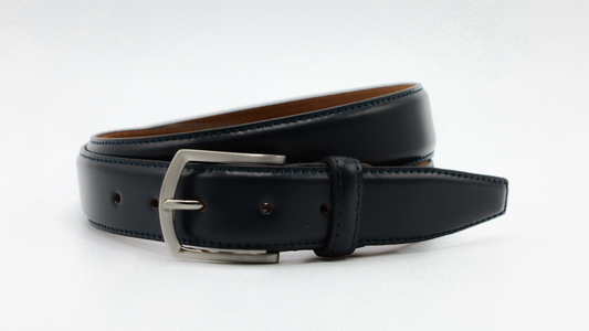 3,5CM MARINE BLAUWE RIEM MET GLADDE AFWERKING MET EEN OUD ZILVEREN GESP. VERKOOPPRIJS: 24,95,-