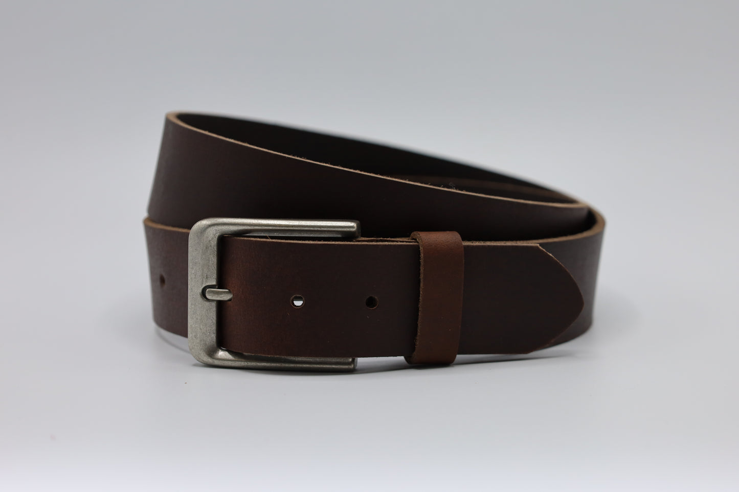 4CM BREDE BRUINE STOERE RIEM MET OUD ZILVEREN GESP VERKOOPPRIJS: 28,50,-