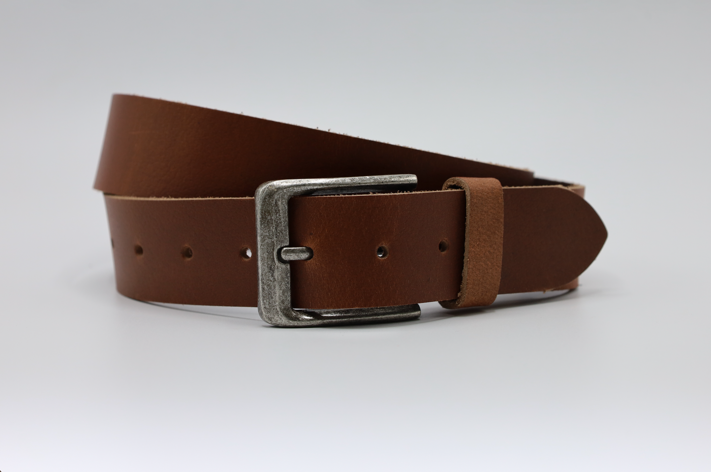 4CM BREDE COGNAC CASUAL RIEM MET OUD ZILVEREN GESP VERKOOPPRIJS: 27,00,-