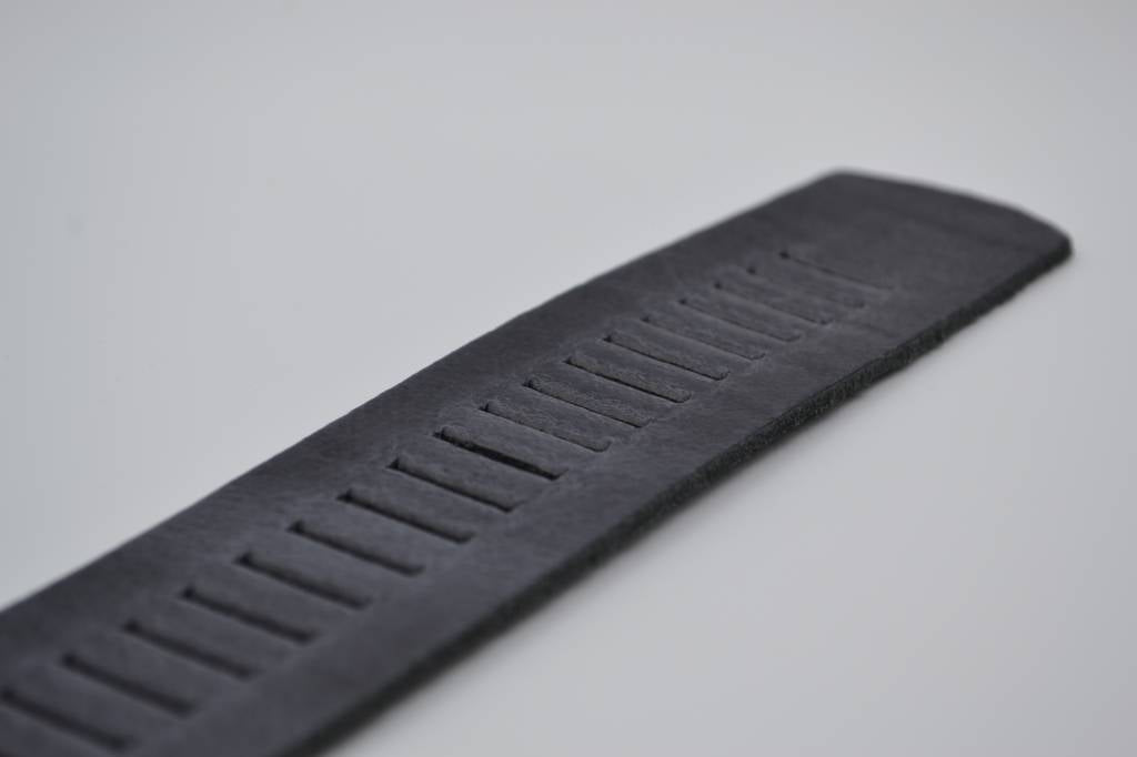 SPLIT LEREN RIEM 40mm ANTRACITE PERFORATIE RIEM  VERKOOPPRIJS: 29,95,-