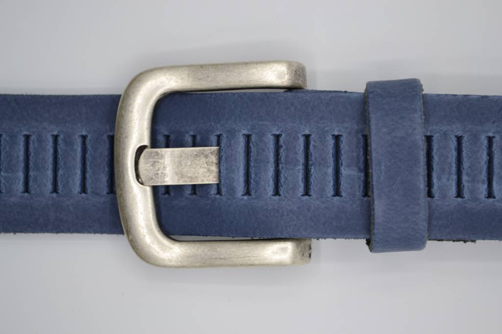 SPLIT LEREN RIEM 40mm BLAUW PERFORATIE RIEM VERKOOPPRIJS: 29,95,-