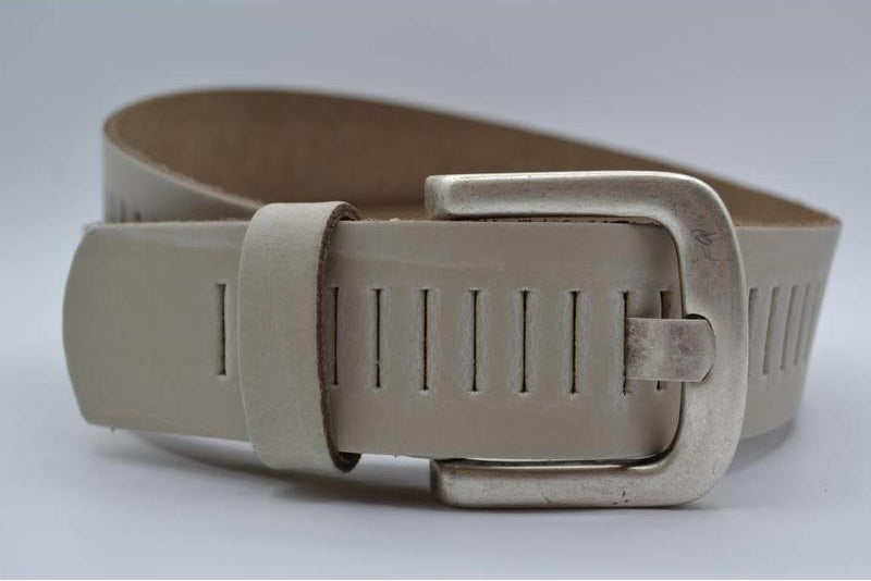 SPLIT LEREN RIEM 40mm ECRU PERFORATIE RIEM  VERKOOPPRIJS: 29,95,-