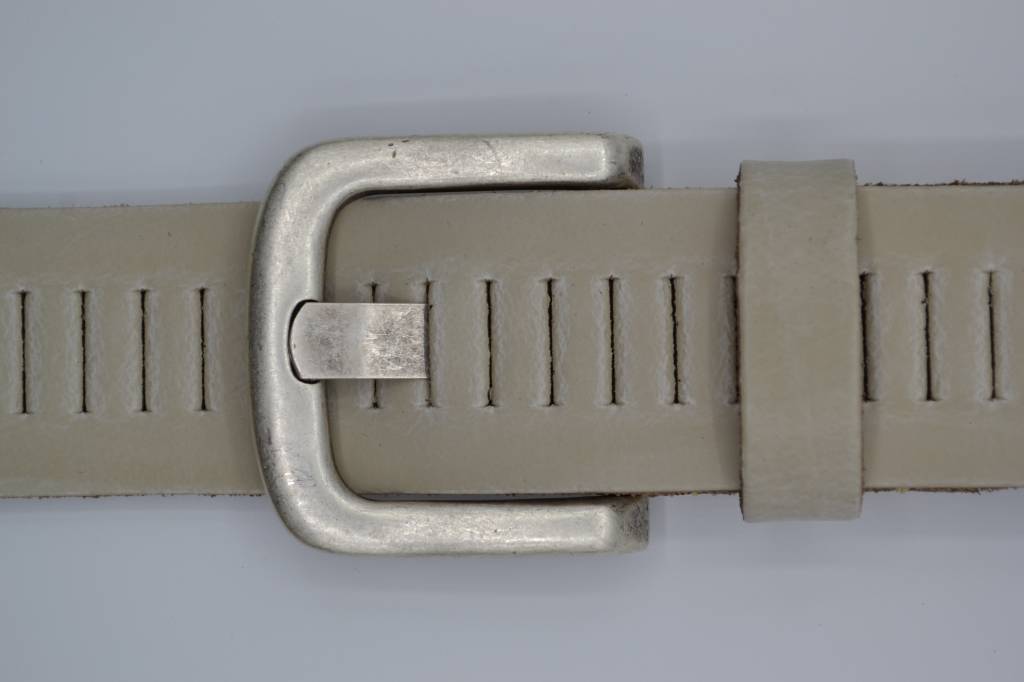 SPLIT LEREN RIEM 40mm ECRU PERFORATIE RIEM  VERKOOPPRIJS: 29,95,-