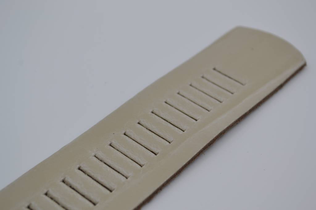 SPLIT LEREN RIEM 40mm ECRU PERFORATIE RIEM  VERKOOPPRIJS: 29,95,-