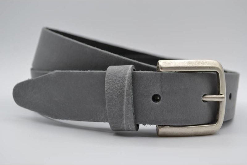 LICHT GRIJZE LEREN SPLIT RIEM 35mm VERKOOPPRIJS: 29,95,-