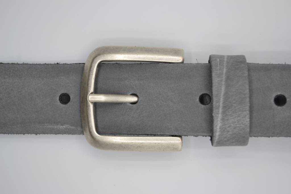 LICHT GRIJZE LEREN SPLIT RIEM 35mm VERKOOPPRIJS: 29,95,-