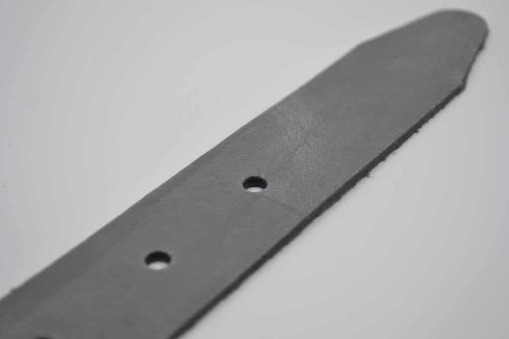 LICHT GRIJZE LEREN SPLIT RIEM 35mm VERKOOPPRIJS: 29,95,-