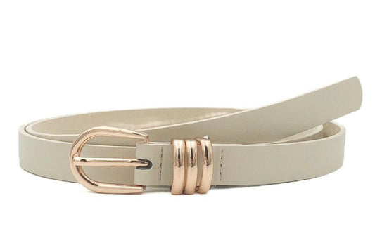 CHIQUE WITTE RIEM MET EEN GOUDEN GESP VERKOOPPRIJS: 12,00,-