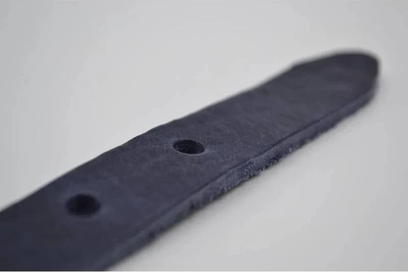 BLAUWE 20MM BREDE RIEM MET STUDS OP LUS VERKOOPPRIJS: 19,95,-