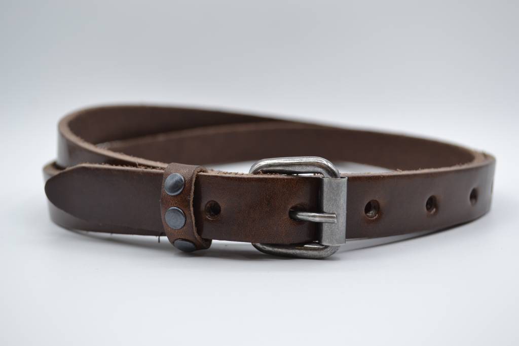 BRUINE 20MM BREDE RIEM MET STUDS OP LUS VERKOOPPRIJS: 19,95,-
