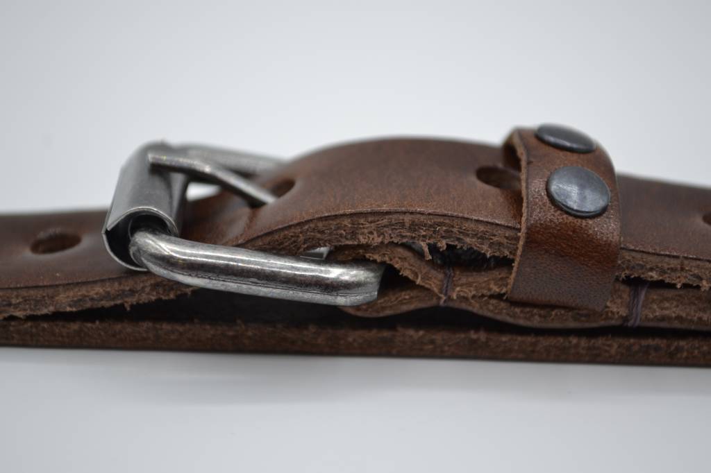 BRUINE 20MM BREDE RIEM MET STUDS OP LUS VERKOOPPRIJS: 19,95,-