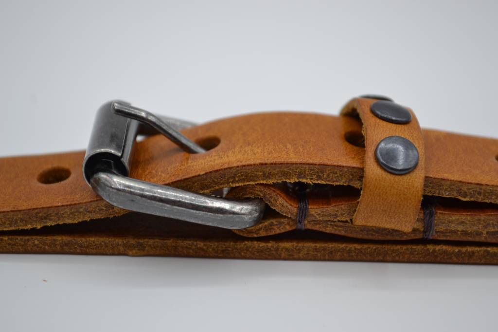 COGNAC 20MM BREDE RIEM MET STUDS OP LUS VERKOOPPRIJS: 19,95,-