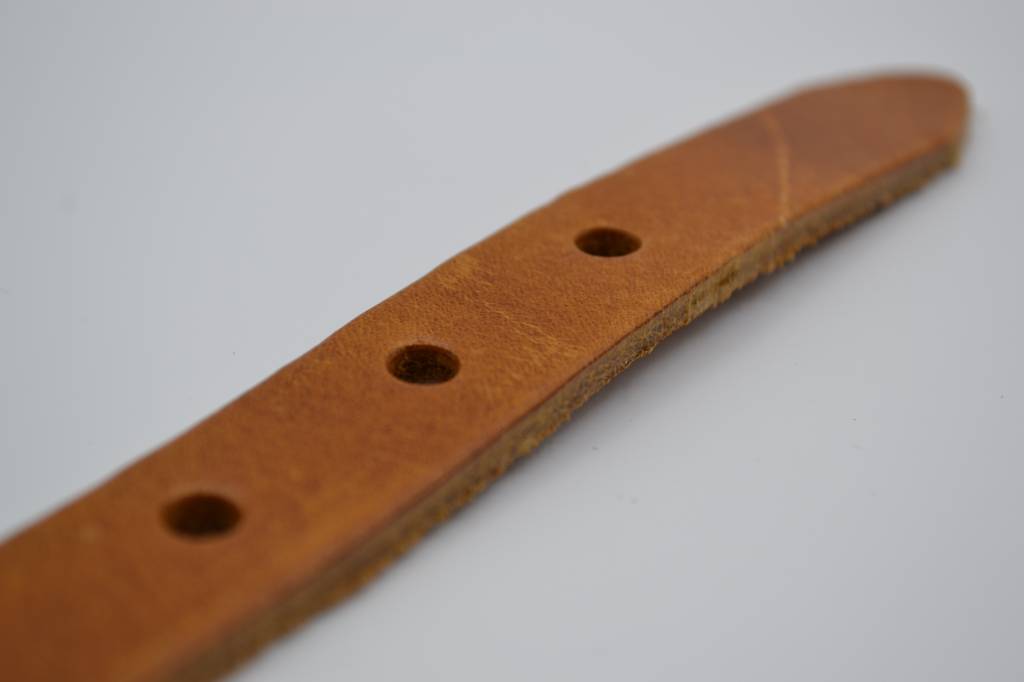 COGNAC 20MM BREDE RIEM MET STUDS OP LUS VERKOOPPRIJS: 19,95,-