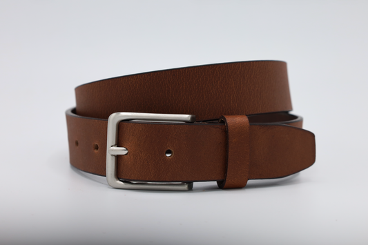 CASUAL COGNAC RIEM MET EEN ZILVEREN GESP VERKOOPPRIJS: 25,00,-