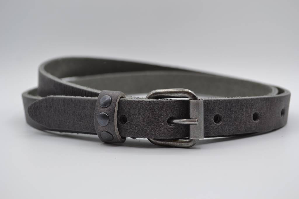 GRIJZE 20MM BREDE RIEM MET STUDS OP LUS VERKOOPPRIJS: 19,95,-