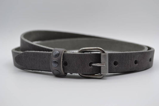 GRIJZE 20MM BREDE RIEM MET STUDS OP LUS VERKOOPPRIJS: 19,95,-