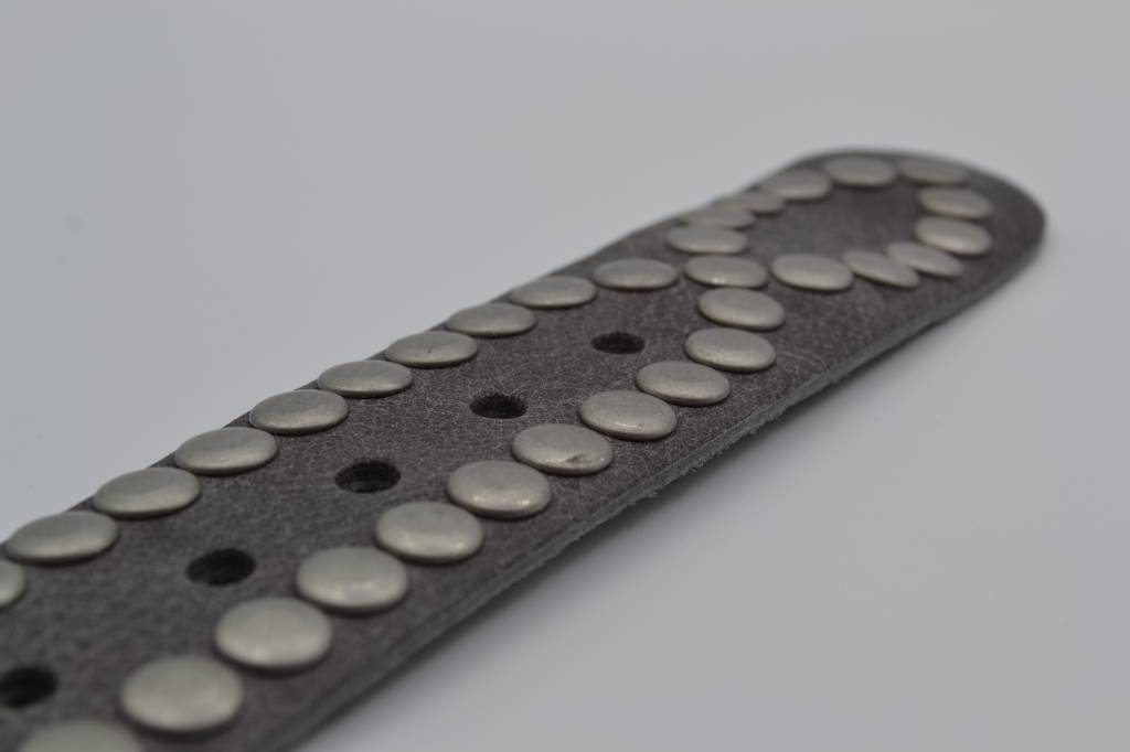 4CM GRIJZE VOLLE STUDRIEM VAN ITALIAANS VOLNERF LEER VERKOOPPRIJS: 60,00,-