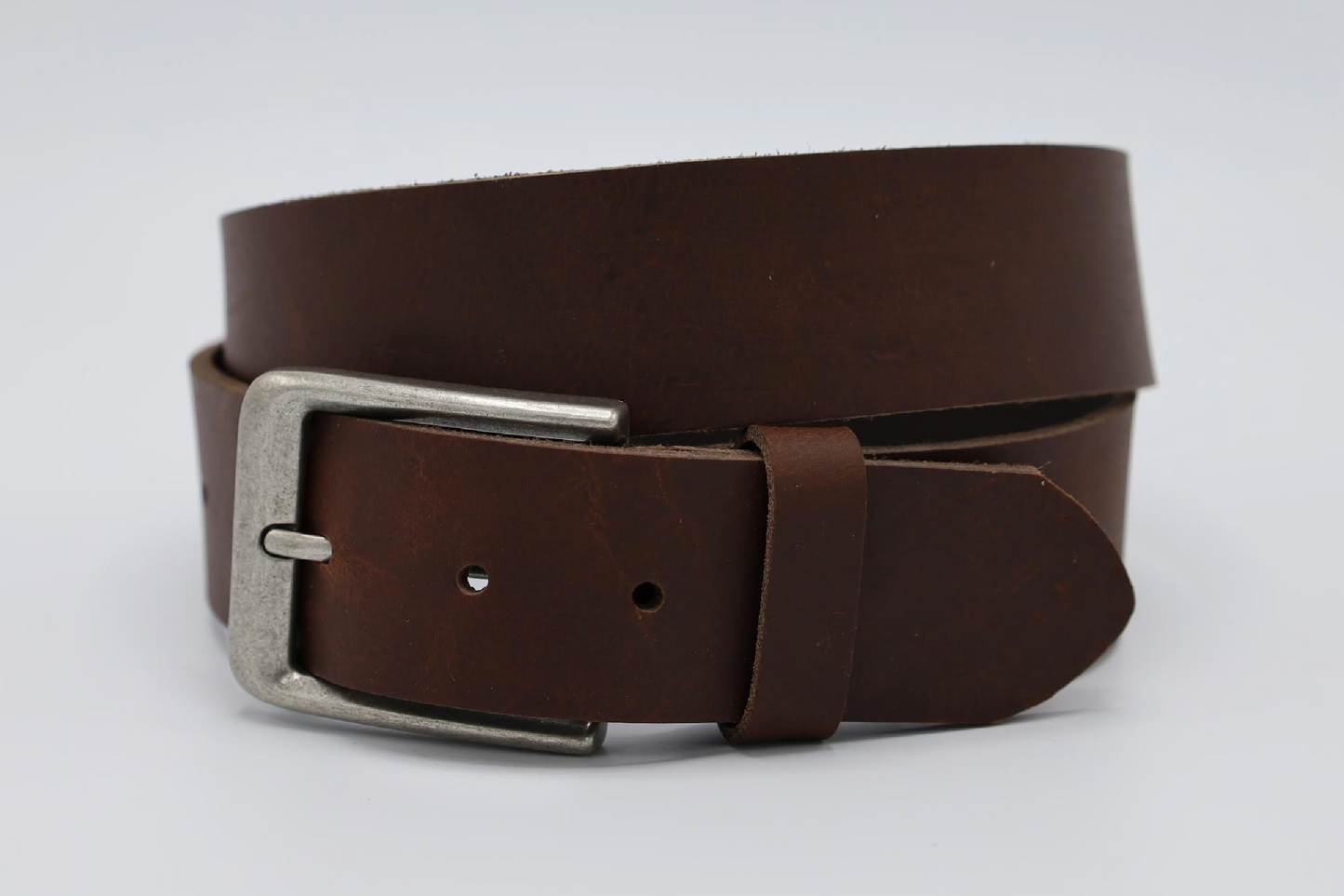 40MM BREDE STOERE DONKER BRUINE RIEM MET OUD ZILVEREN GESP VERKOOPPRIJS: 24,95,-