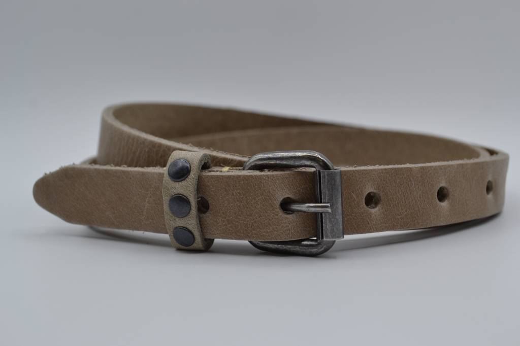 TAUPE 20MM BREDE RIEM MET STUDS OP LUS VERKOOPPRIJS: 19,95,-