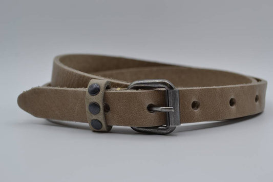 TAUPE 20MM BREDE RIEM MET STUDS OP LUS VERKOOPPRIJS: 19,95,-