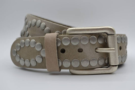 4CM TAUPE VOLLE STUDRIEM VAN ITALIAANS VOLNERF LEER VERKOOPPRIJS: 60,00,-