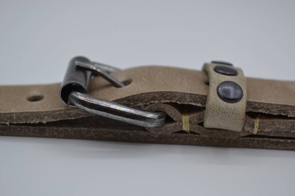 TAUPE 20MM BREDE RIEM MET STUDS OP LUS VERKOOPPRIJS: 19,95,-