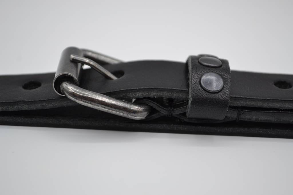 ZWARTE 20MM BREDE RIEM MET STUDS OP LUS VERKOOPPRIJS: 19,95,-