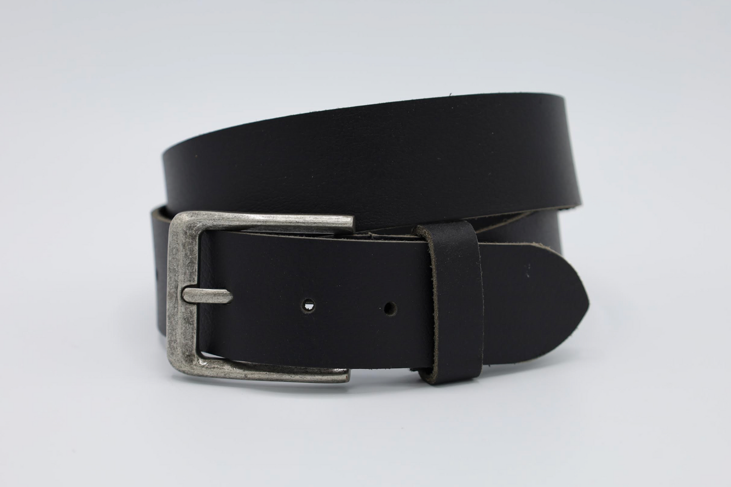 40MM BREDE STOERE ZWARTE RIEM MET OUD ZILVEREN GESP VERKOOPPRIJS: 24,95,-