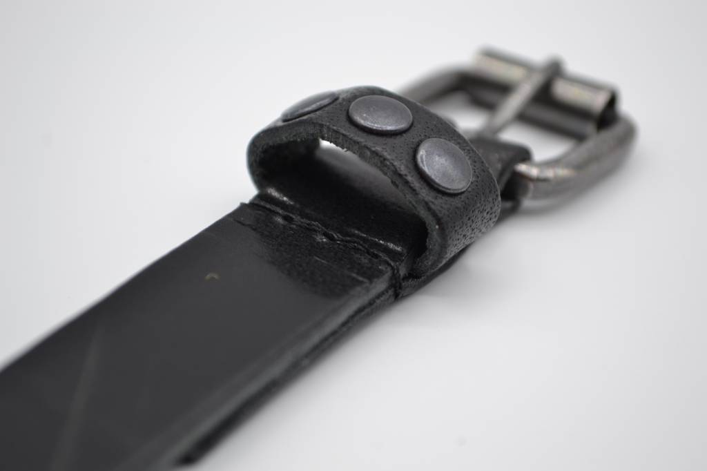 ZWARTE 20MM BREDE RIEM MET STUDS OP LUS VERKOOPPRIJS: 19,95,-