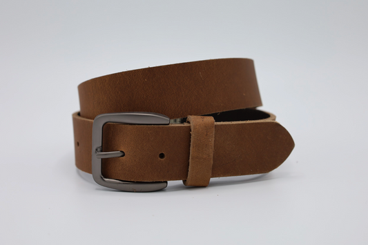40MM BREDE STOERE COGNAC RIEM MET ZWARTE GESP VERKOOPPRIJS: 24,95,-